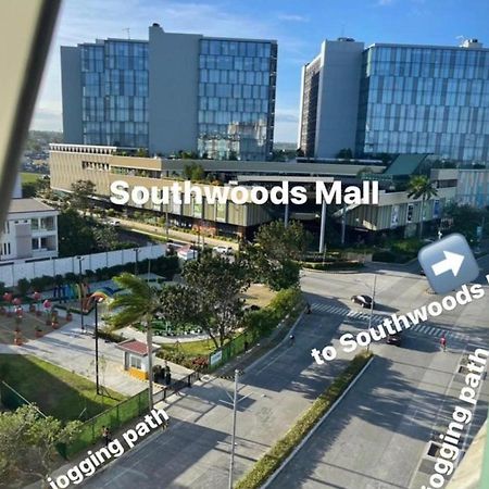 Binan Neat Unit In Holland Park Southwoodsアパートホテル エクステリア 写真