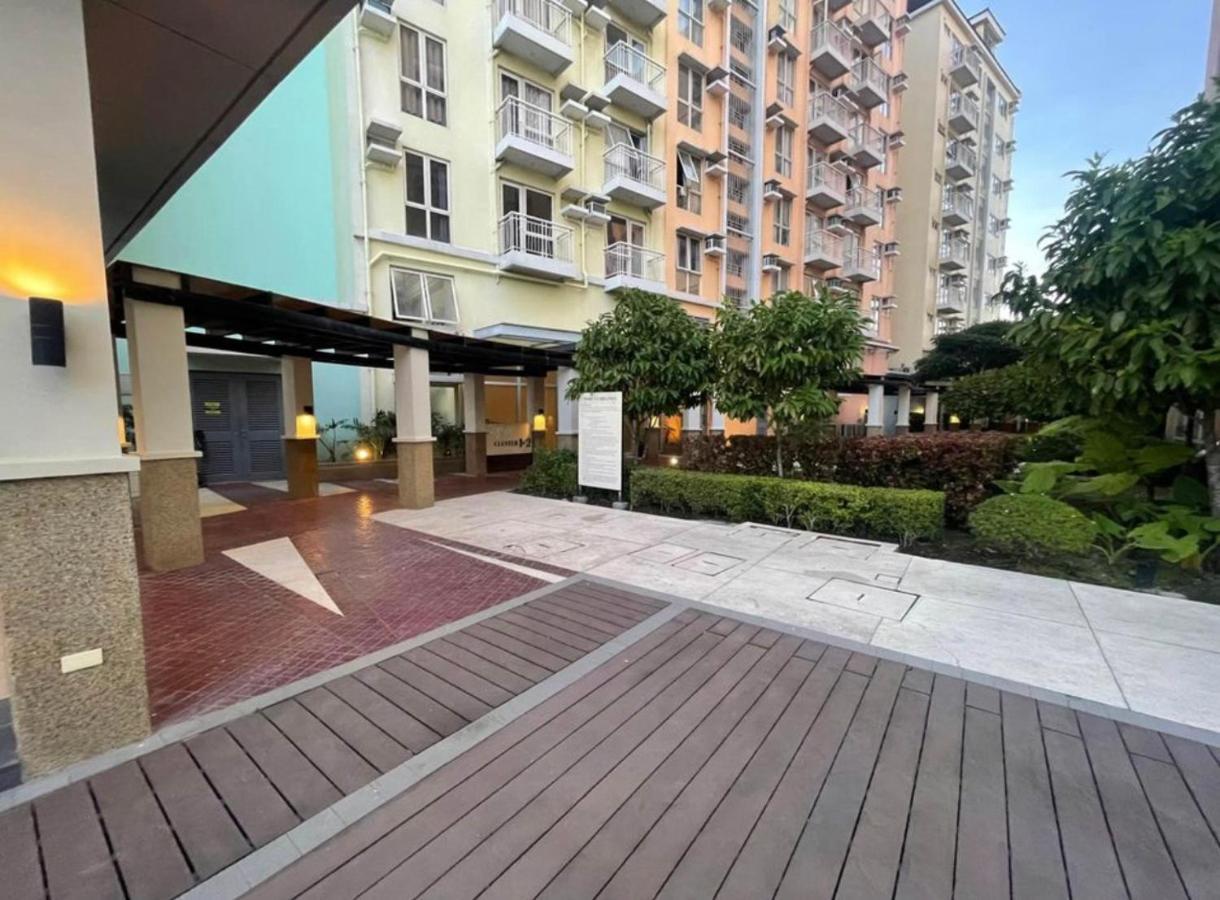 Binan Neat Unit In Holland Park Southwoodsアパートホテル エクステリア 写真